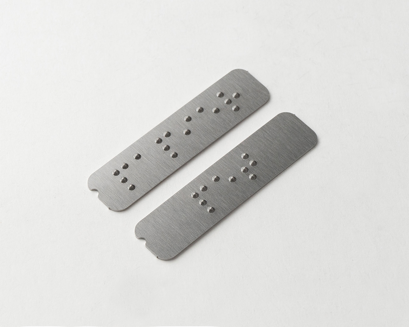 Edelstahlschild nur mit Braille geprägt