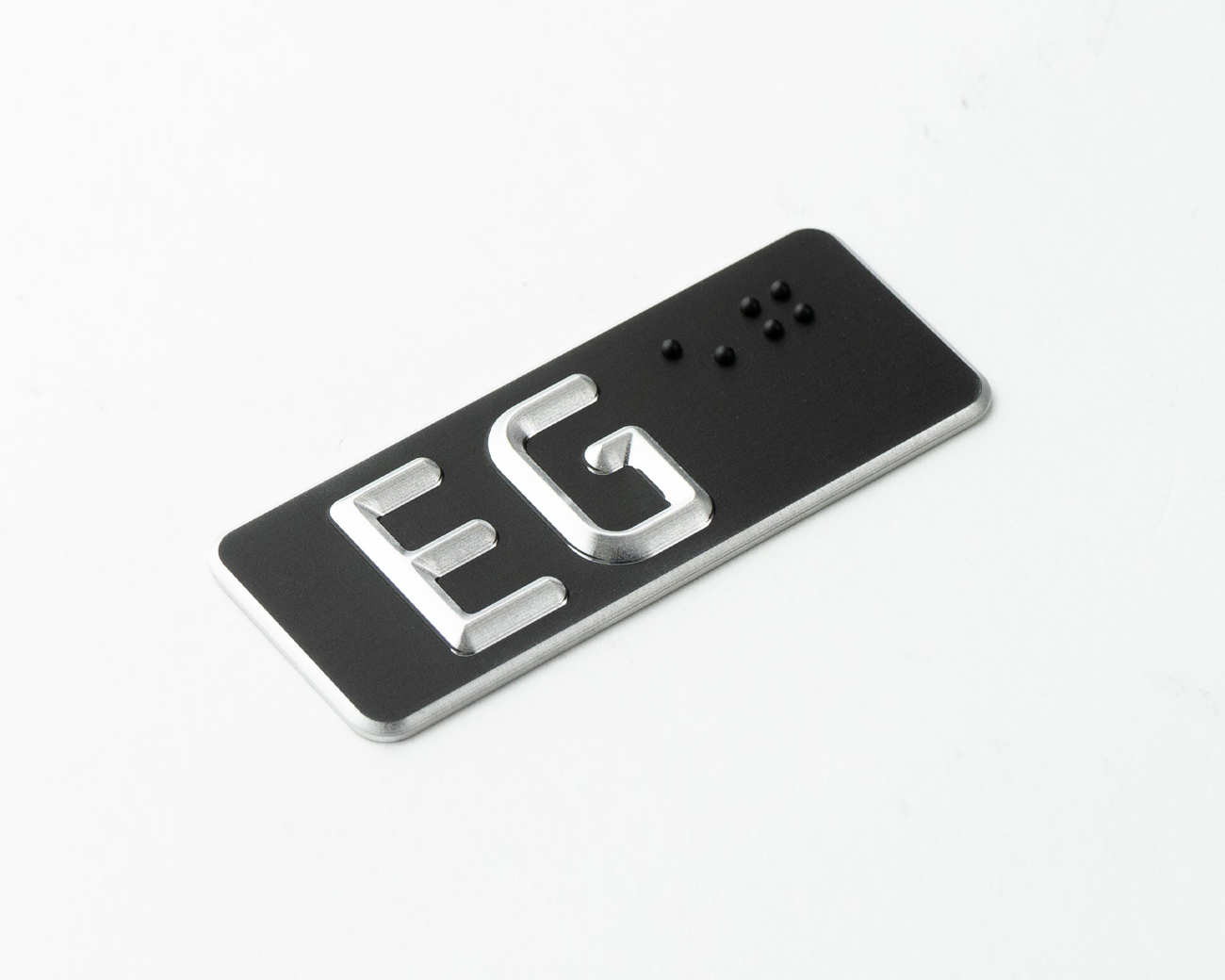 Handlaufschild flach Aluminium schwarz eloxiert gefräst nach Ö V2105